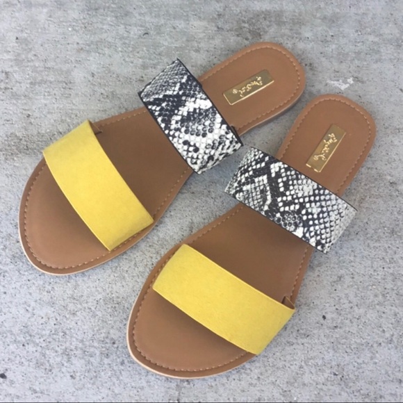 ⭐️ 5 for $25! Yellow & Striped Summer Sandals ☀️ - Picture 3 of 4